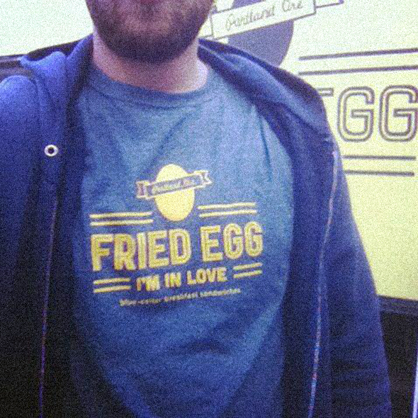 art_site_egg_shirt